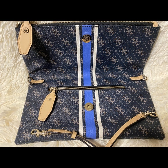 Guess two-way bag can be worn as clutch or crossbody. - Picture 3 of 8